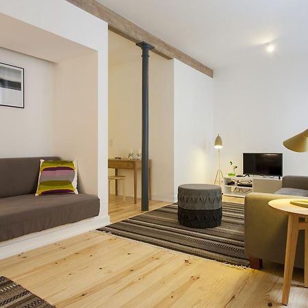 Joivy Cosy 1-Bed Flat With Workspace In Santa Catarina, Moments From Luis De Camoes Sq Lissabon Kamer foto