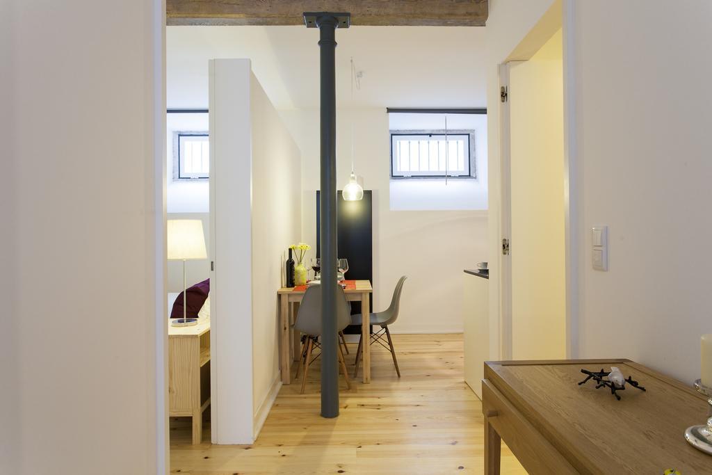 Joivy Cosy 1-Bed Flat With Workspace In Santa Catarina, Moments From Luis De Camoes Sq Lissabon Kamer foto