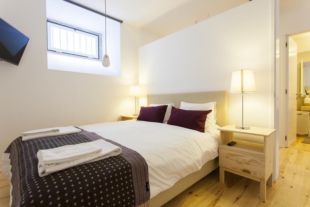 Joivy Cosy 1-Bed Flat With Workspace In Santa Catarina, Moments From Luis De Camoes Sq Lissabon Kamer foto